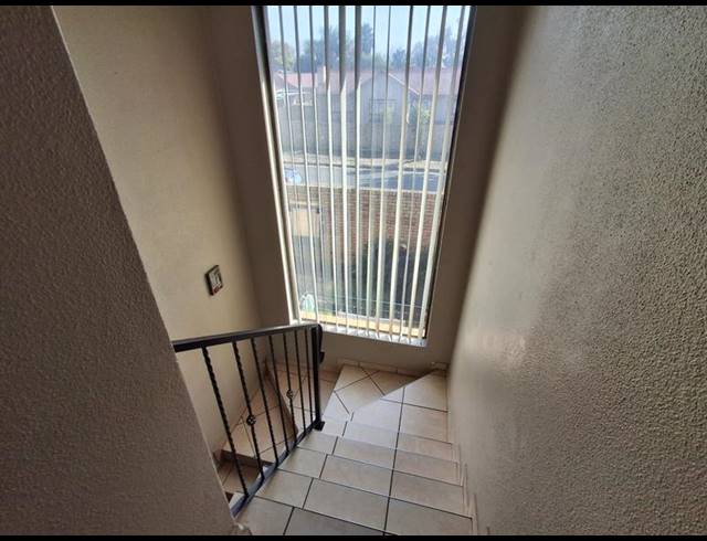 2 BEDROOM TOWNHOUSE FOR SALE IN GENERAL ALBERTSPARK